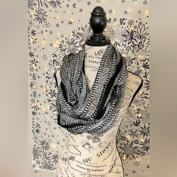 THREE scarves - three beautiful well-loved scarves / great condition - Picture 2 of 4